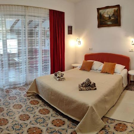 Apartment Istra Near Beach Ровінь Екстер'єр фото